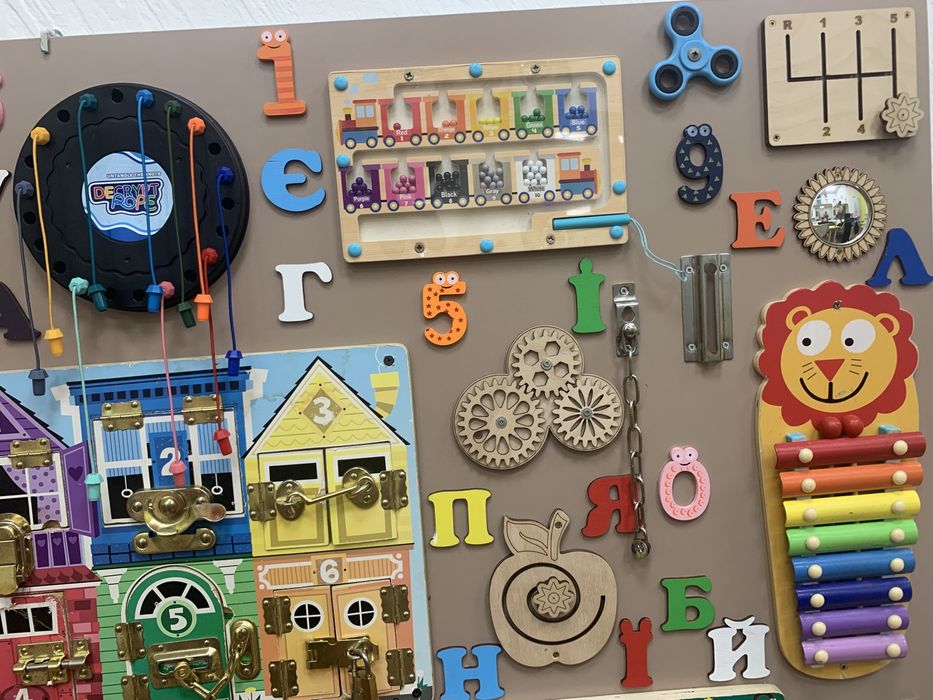 Продам бізіборд 125х80