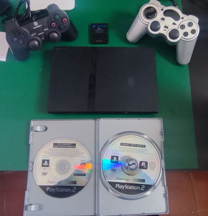 Consola PS2 mais jogos e acessórios