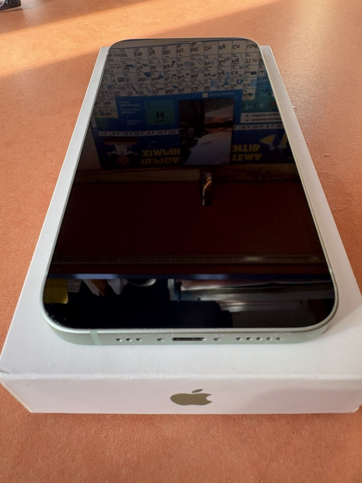 Продам IPHONE 12. На 128 Гб.  Салатовый