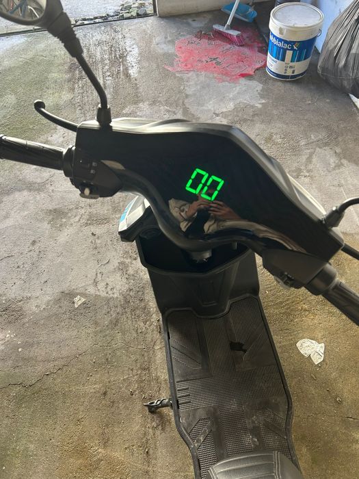 Moto eletrica em dias