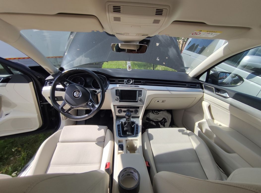 VW Passat B8 2016, 1.6 TDI, Uszkodzony, silnik odpala, podłużnice cale