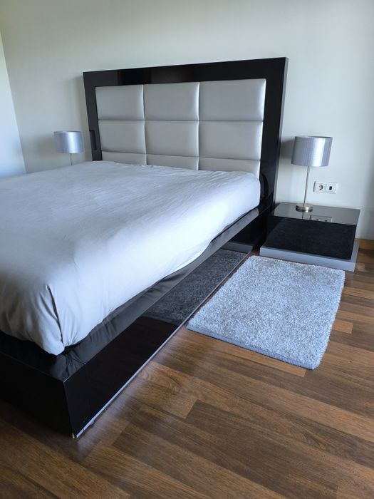 Cama com estrado elevatório