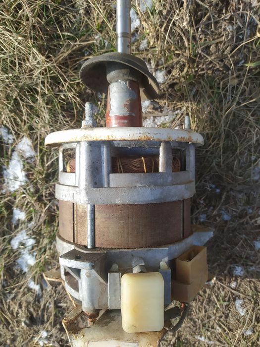 Продам электродвигатели от стиральной машины Волна