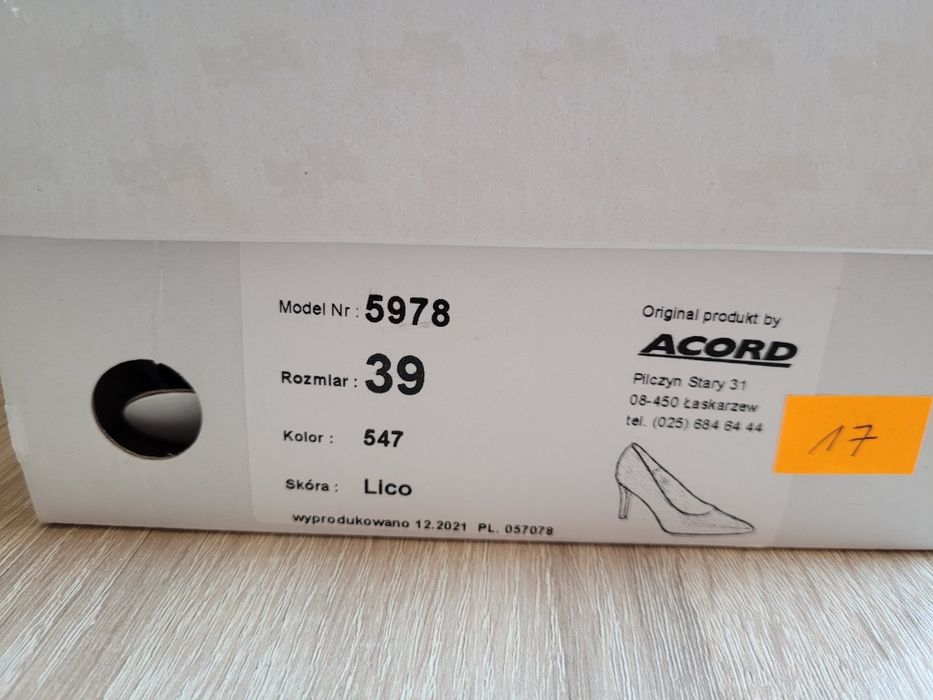 Skórzane czółenka złote 39