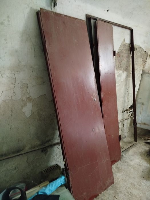Продаються металеві двері,двустворчаті і