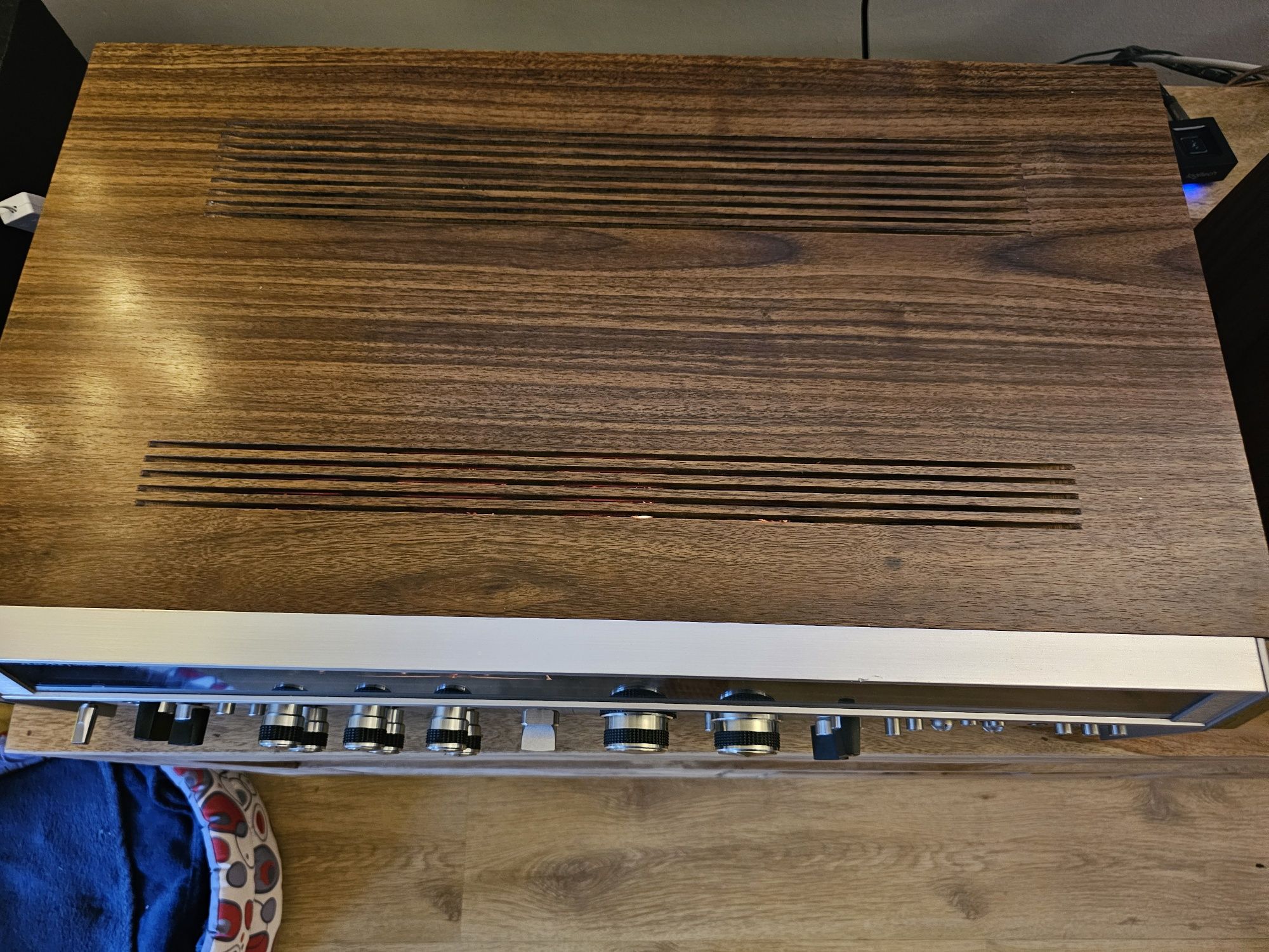 Amplituner Akai AS-980, Monster