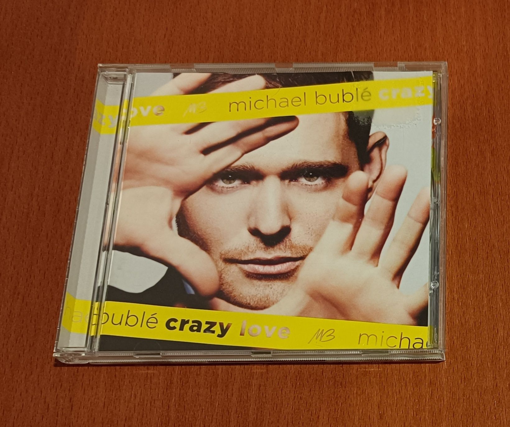 4 CDs de Julio Iglesias, Sara Bareilles e Michael Bublé como Novos.