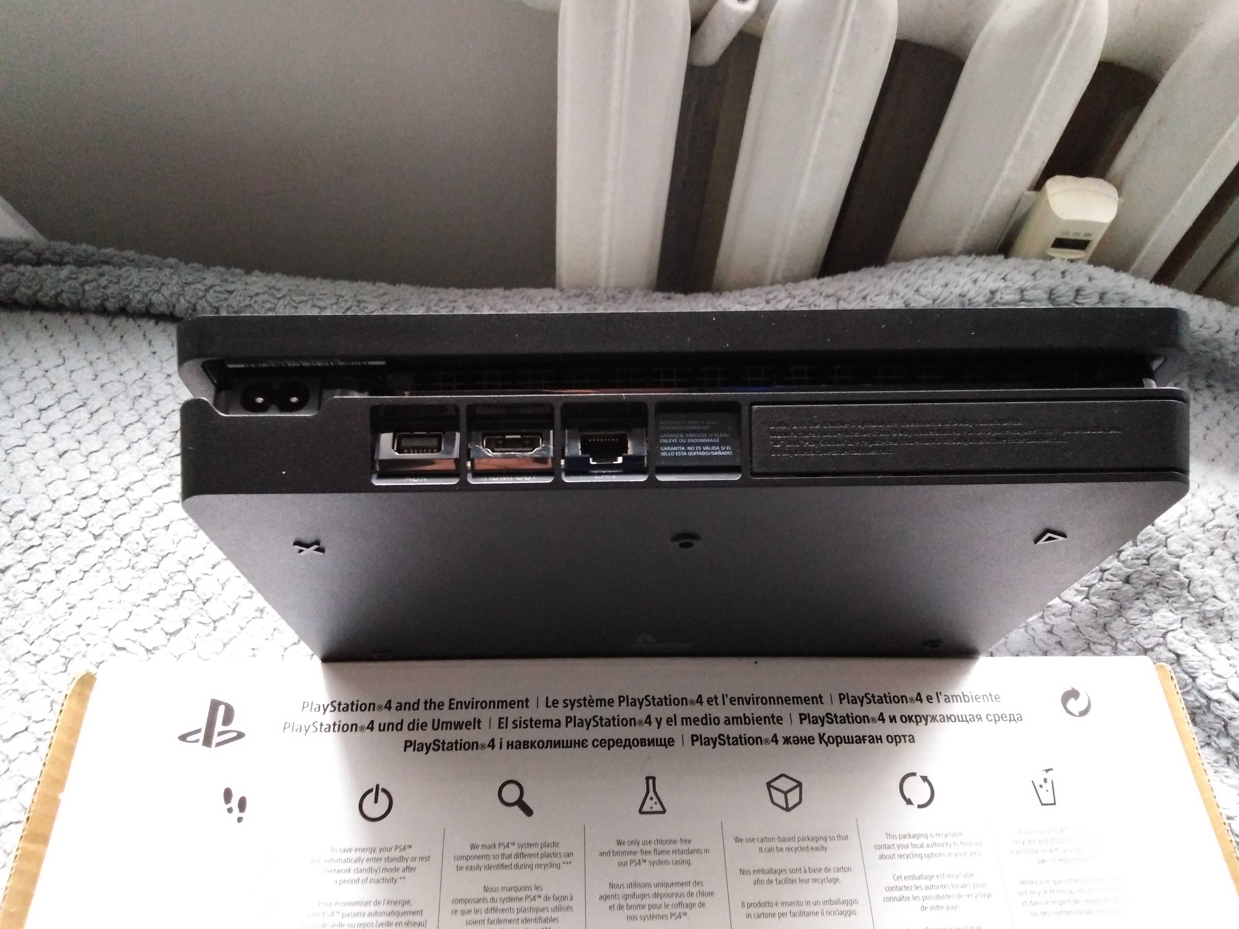PS4 slim 500Gb w idealnym stanie z pudełkiem. Kabel/Pad/5Gier.