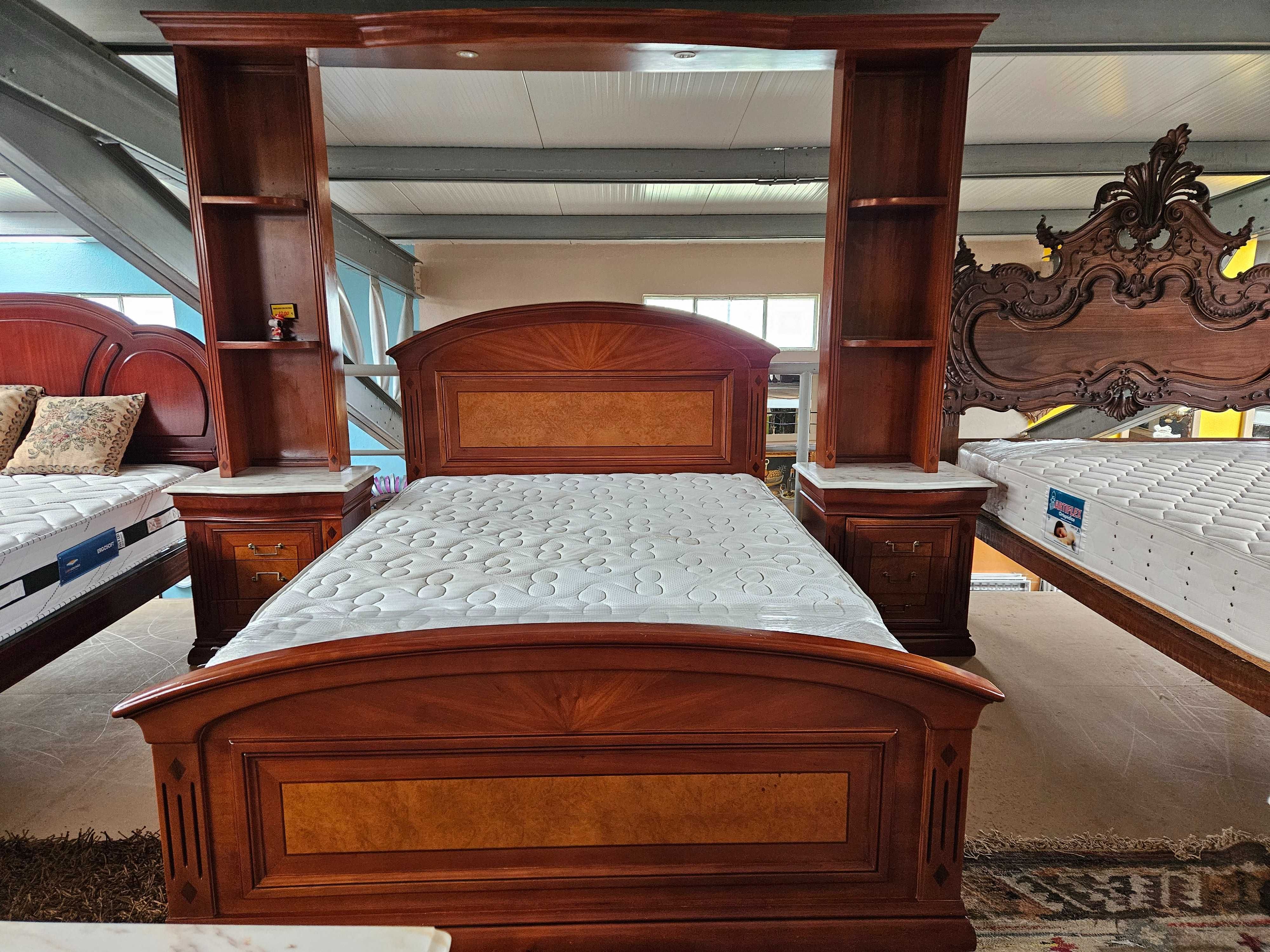 Magnifico conjunto de cama, mesas de cabeceira e est