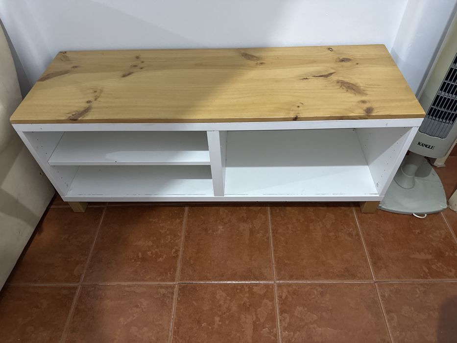 Vendo movel para tv, 120x50 com apenas marca de uso