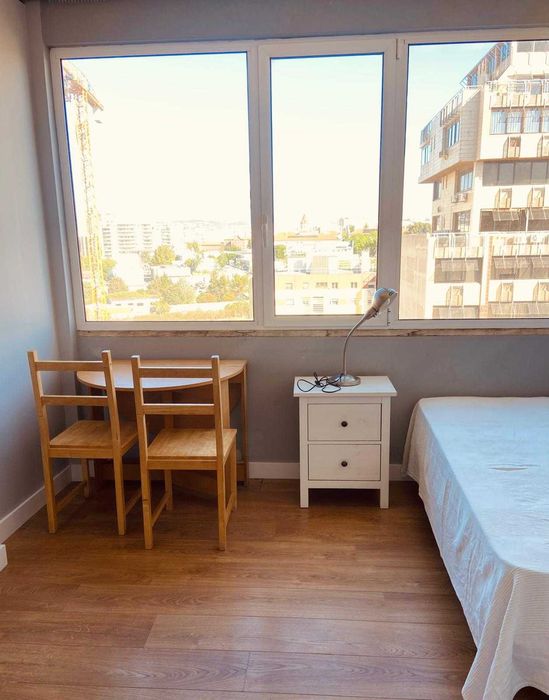 Quarto em zona de prestigio - Campo Grande/Alvalade