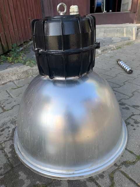 duża lampa przemysłowa