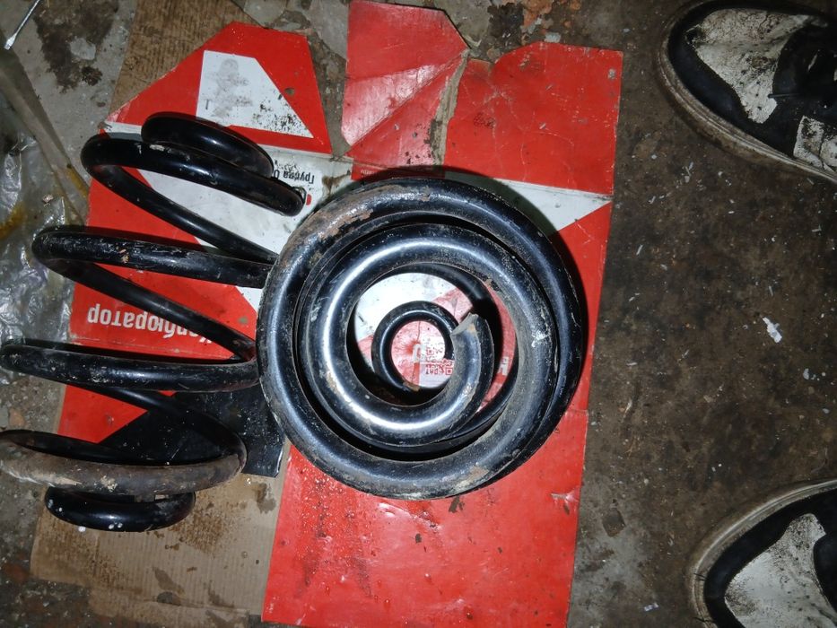 Задиние пружины на Опель омега б(универсал)