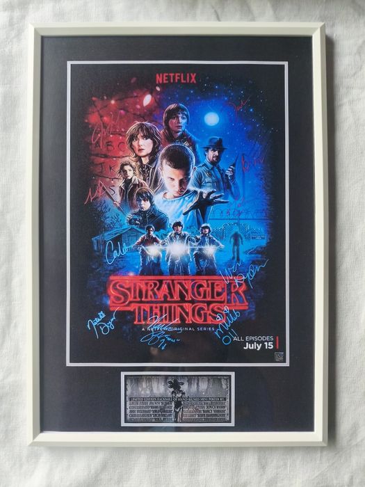 Moldura Série Stranger Things com Autógrafos (A4)