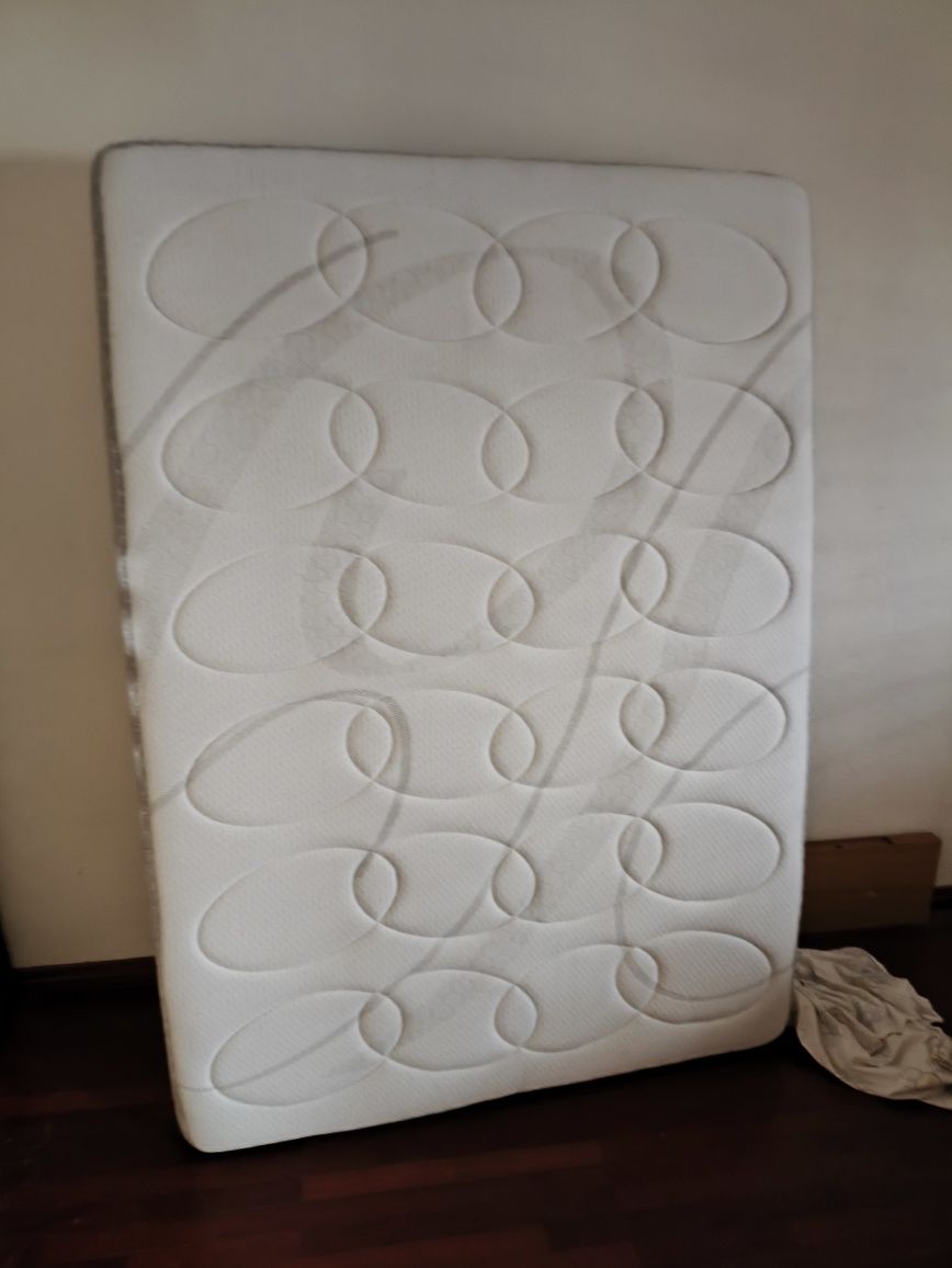 Cama colchão e estrado