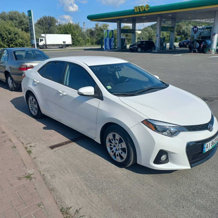 Продам терміново Toyota Corolla