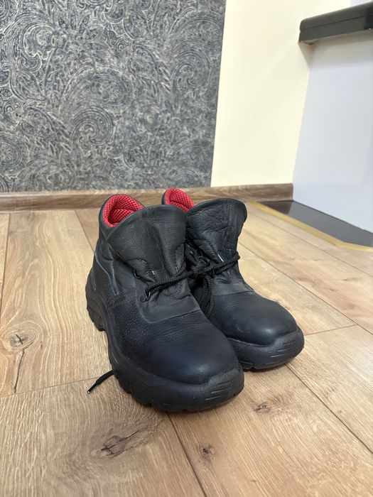 Робоче взуття чоловіче