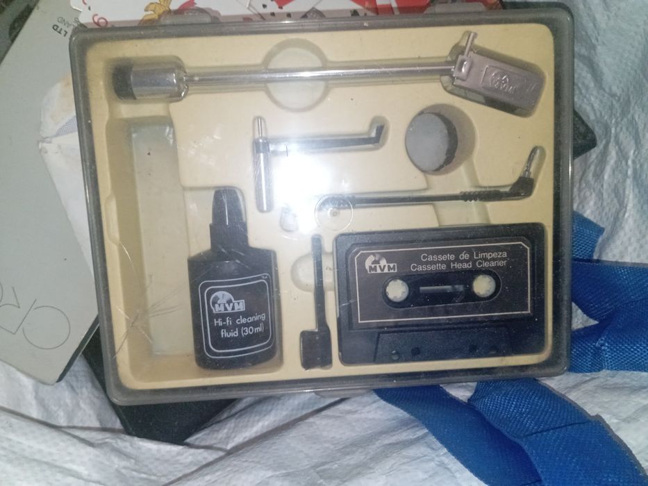 Duas cassetes da Parker e Zippo mais limpa cassete