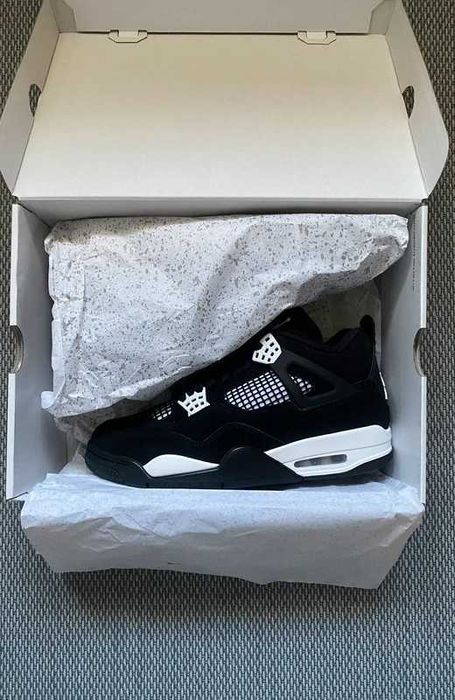 Buty sportowe Nike_Air_Jordan_4_Retro_White_Thunder_R.41