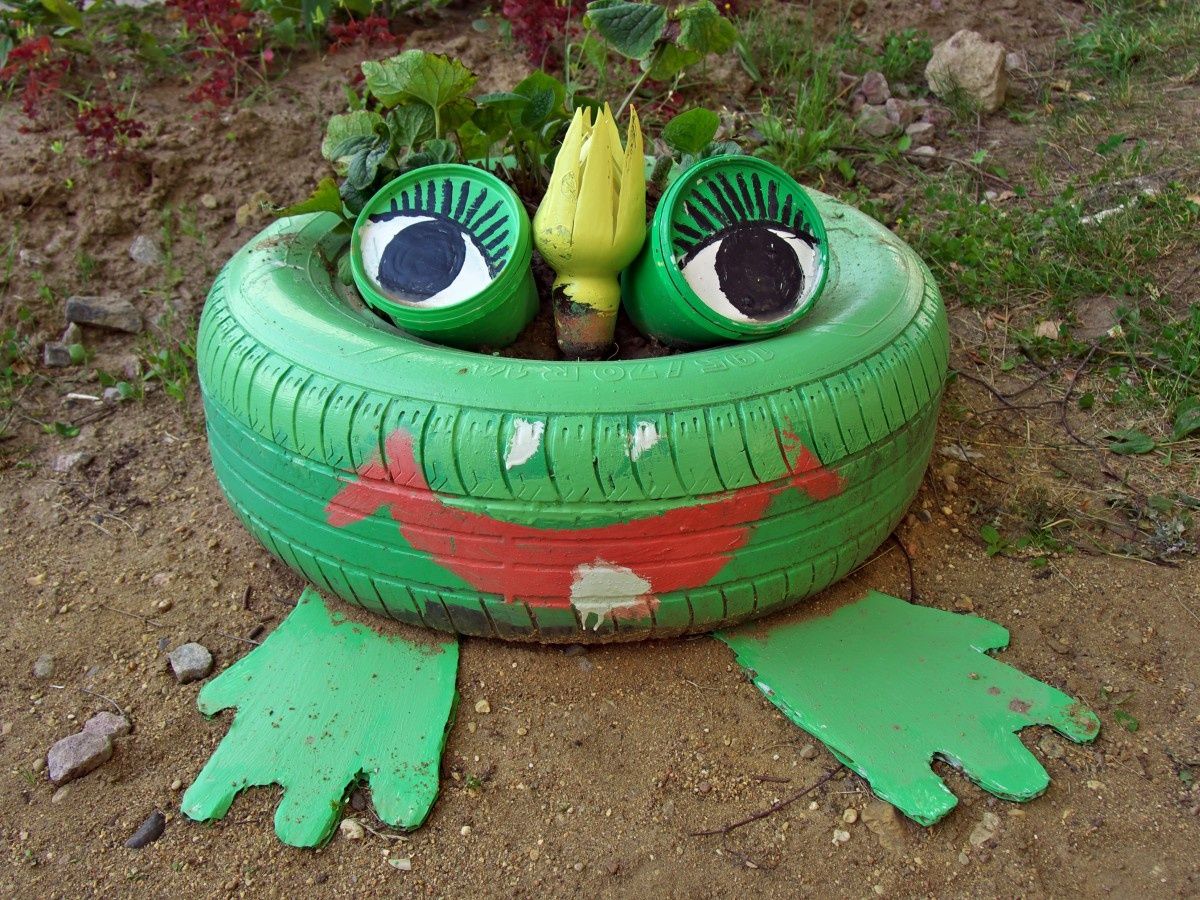 Oddam za darmo opony do dekoracji ogrodu