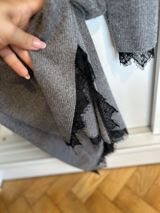 sukienka sweterkowa szara golf czarna koronka dopasowana midi