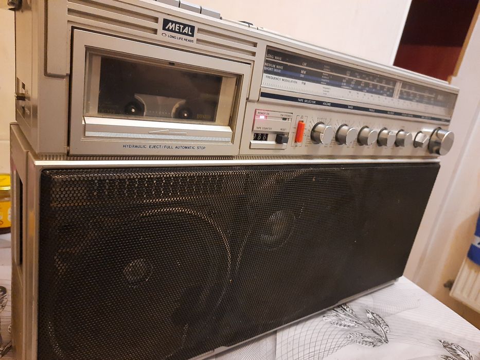 Продам магнитофон philips D8444