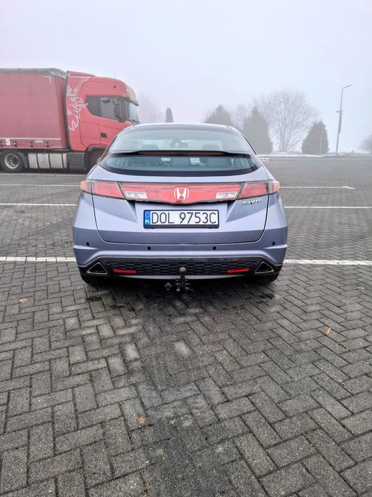 Honda Civic 8 UFO 2.2 diesel, super stan, hak, czujniki parkowania