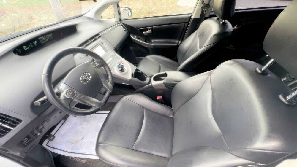 Toyota Prius Persona Series      2015