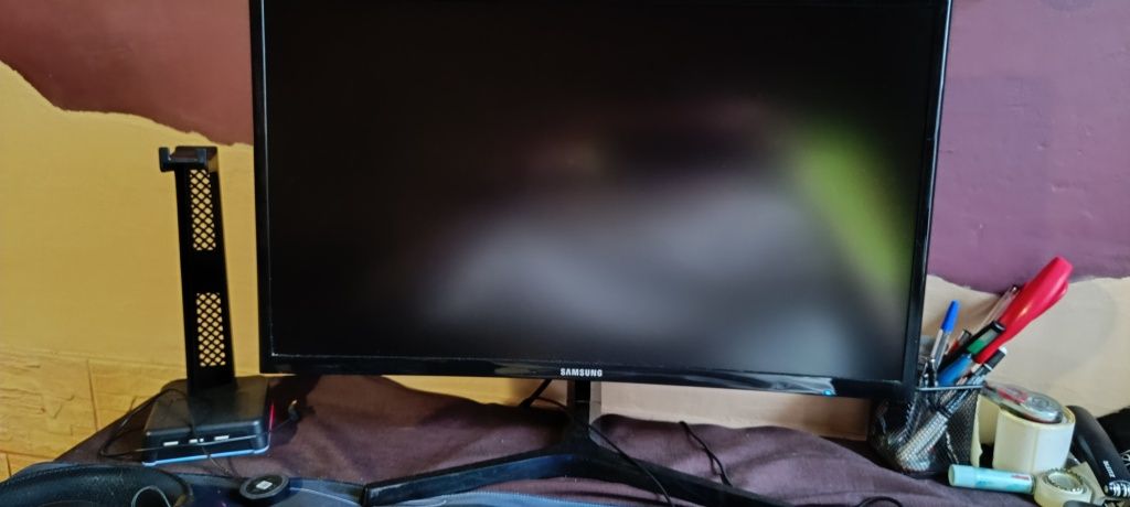 Komputer gamingowy+Monitor+Mikrofon
