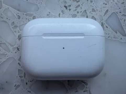Oryginalne Etui Apple Airpods Pro z Ładowaniem Bezprzewodowym A2190