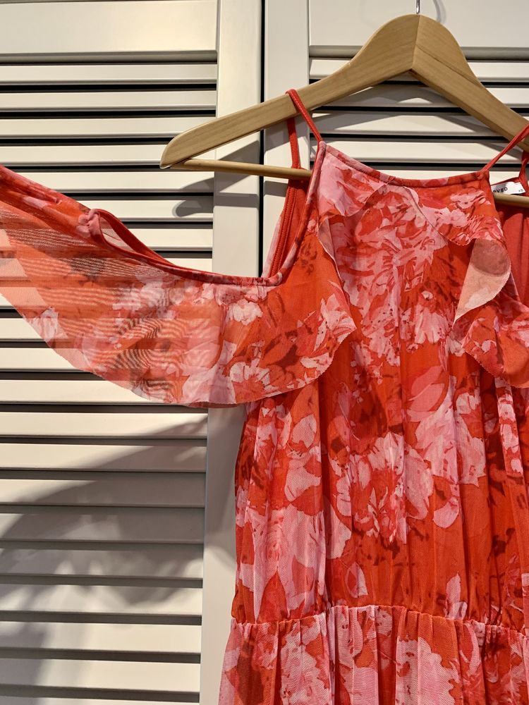 Reserved 34 XS czerwona sukienka maxi w kwiaty z odkrytymi ramionami