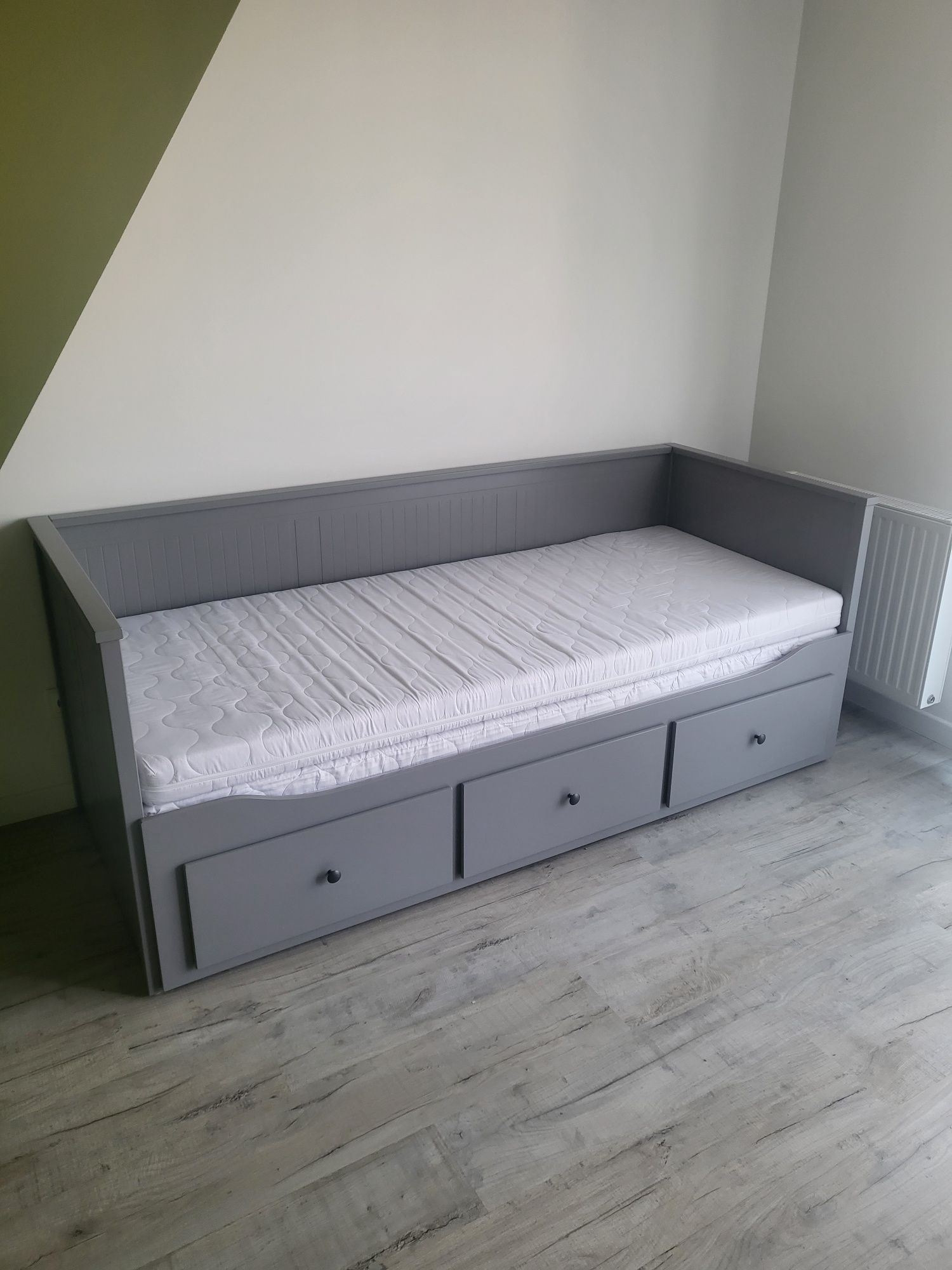 Łóżko Hemnes szarez materacem