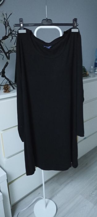 Mała czarna Plus Size. XXXL Klasyczna sukienka