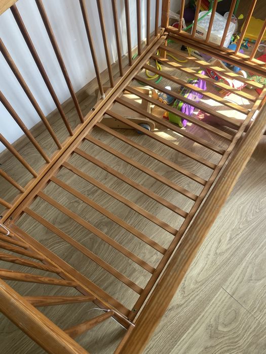 Łóżeczko z materacem