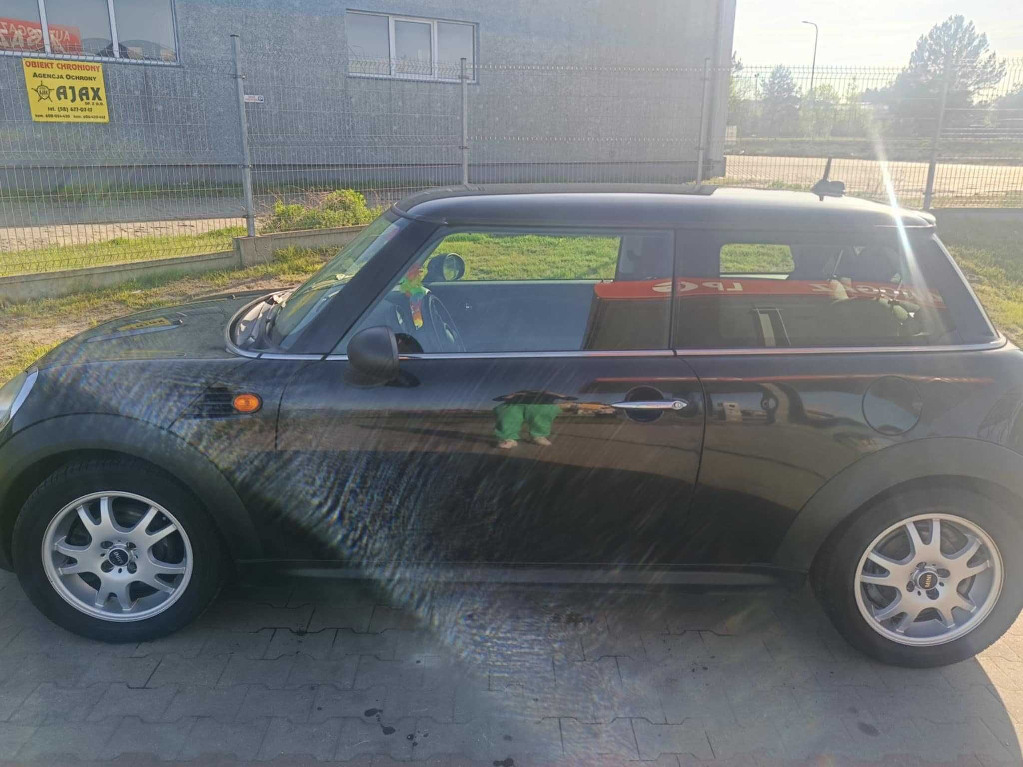 Samochód marki Mini Cooper bezwypadkowy