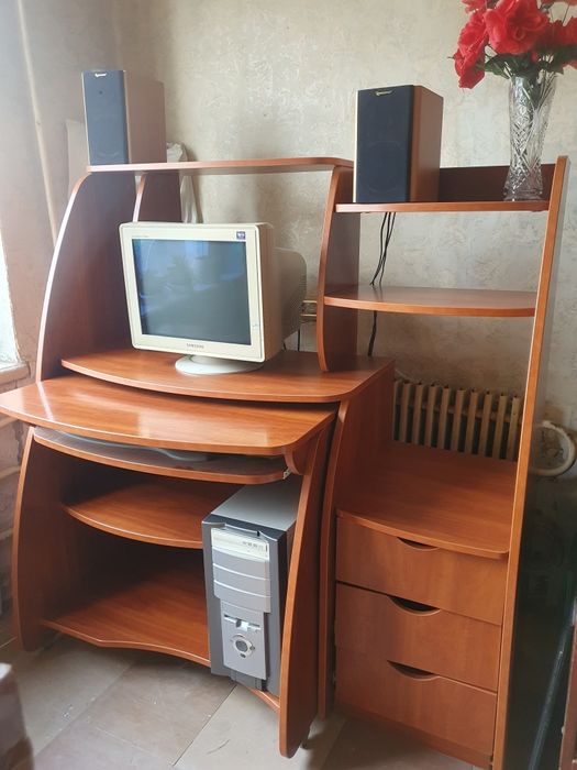 Продам комп'ютерний письмовий стіл