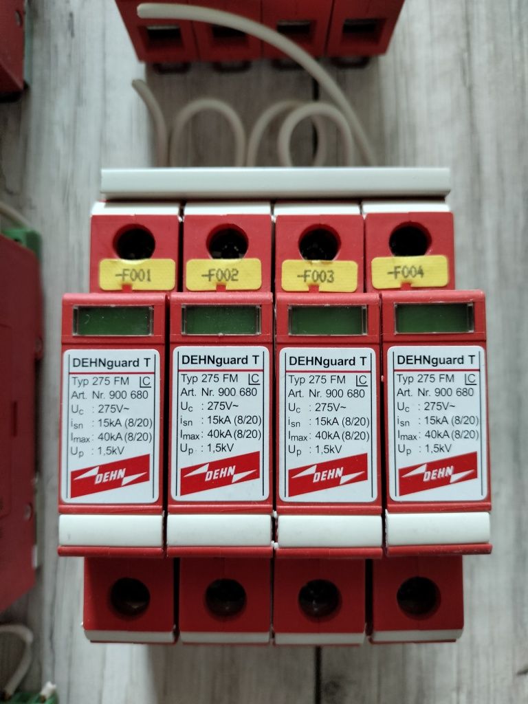 Ogranicznik przepięciowy DEHNguard T typ 275 FM 900 680