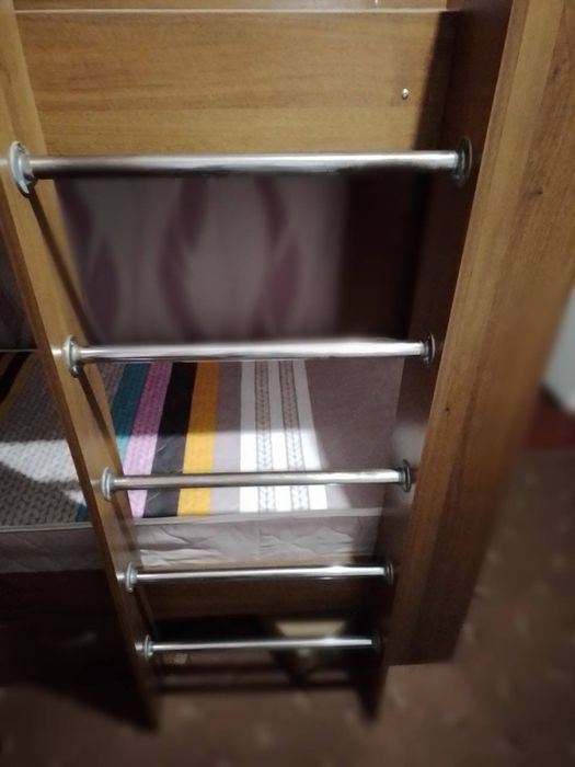 двохярусне ліжко