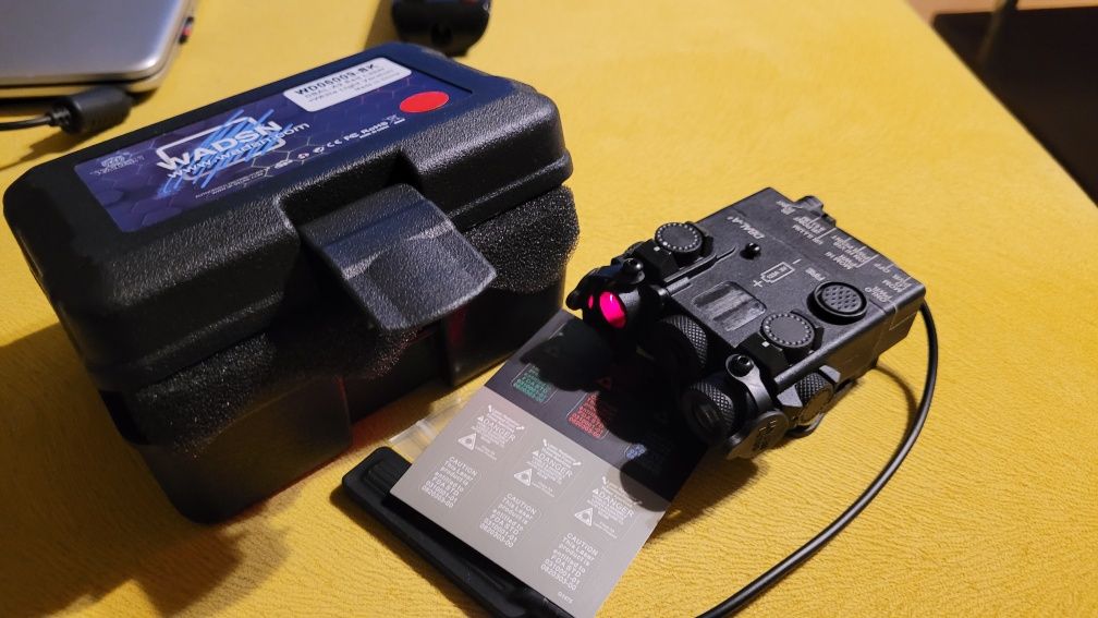 laser latarka taktyczna dbal a2, asg an peq surefire