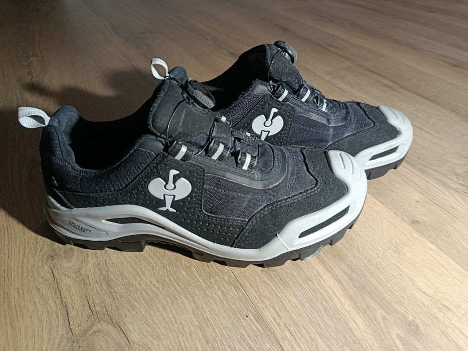 STRAUSS BUTY 44 Rozmiar   .