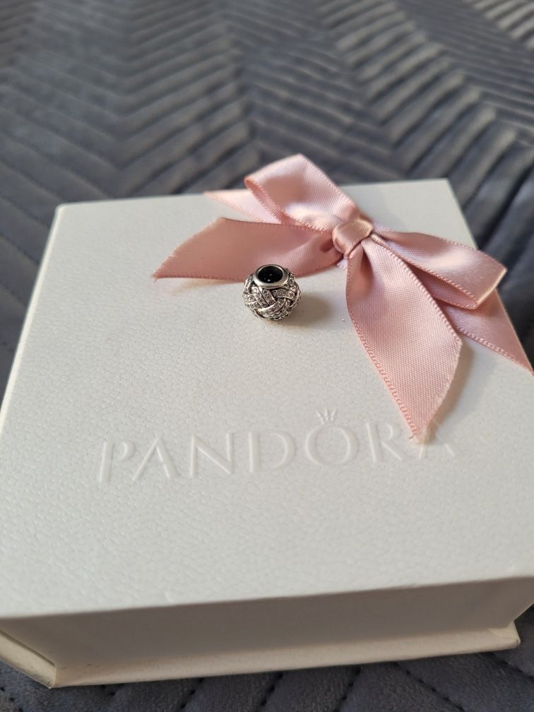Pandora charms splot