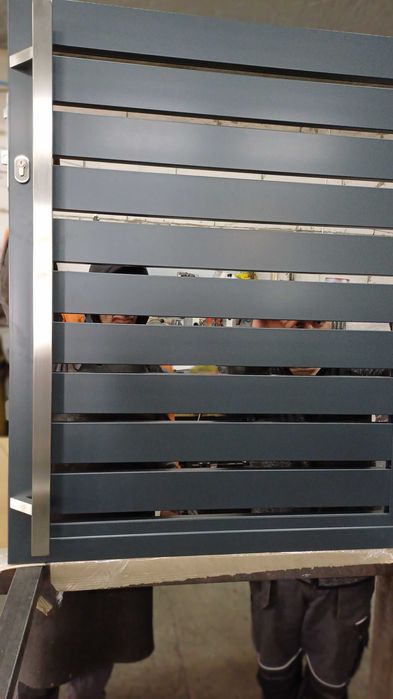 Brama przesuwna palisadowa 4x1,42  profil aluminiowy 100 x 25 komplet