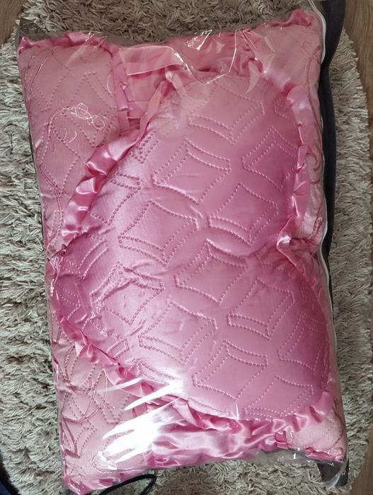 Комплект, покривало і подушки