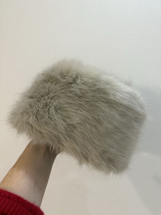 Стильна хутряна шапка в стилі Zara