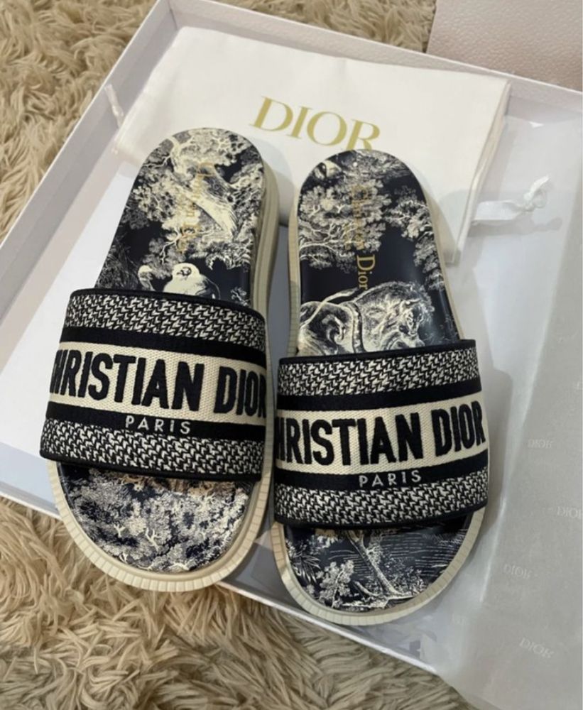 Klapki Chrystian Dior