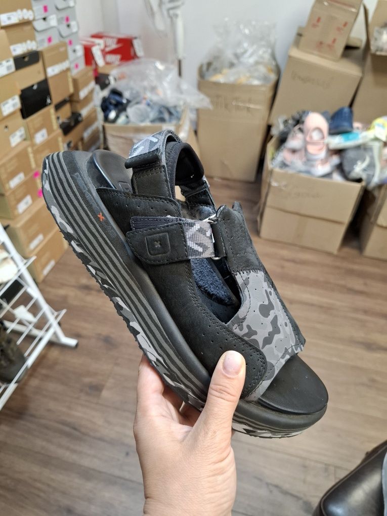 Босоніжки Deckers