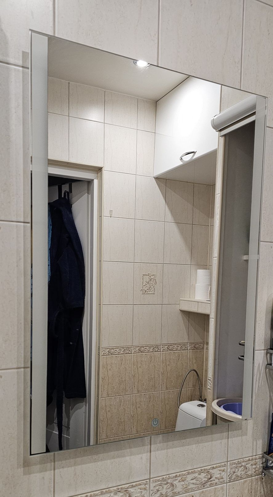Lustro łazienkowe podświetlane led.