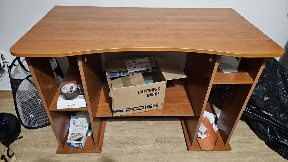 Escrivaninha para desocupar