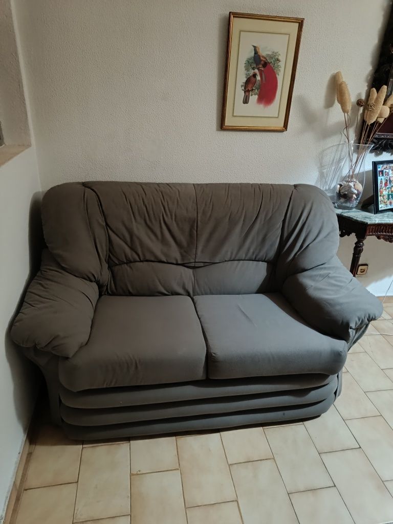 Sofá Nobuck cinza de 2 lugares