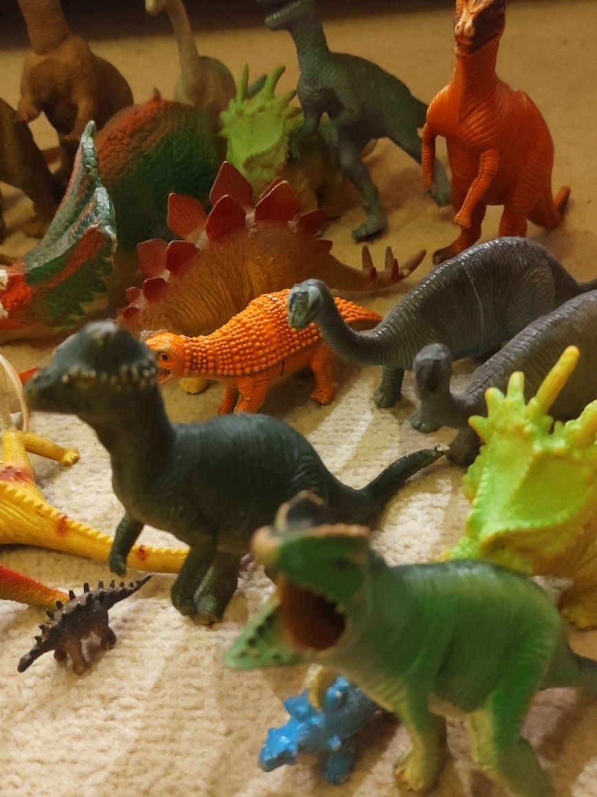 Figurki dinozaurów używane